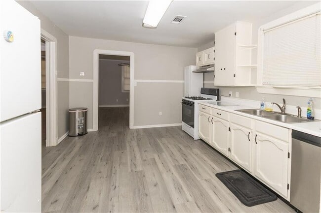 Foto del edificio - 558 Sunset Dr