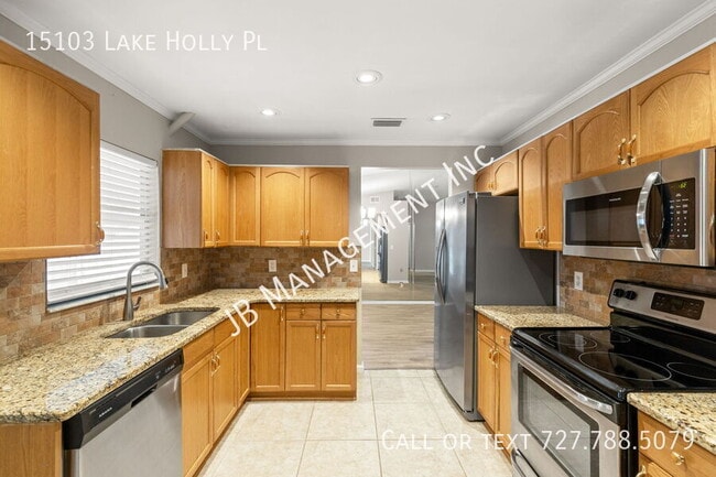 Building Photo - 15103 Lake Holly Pl