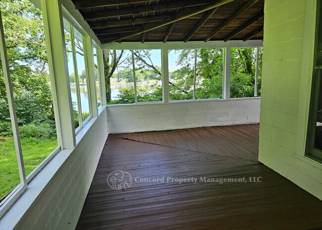 Foto del edificio - 2300 Vandermast Ln