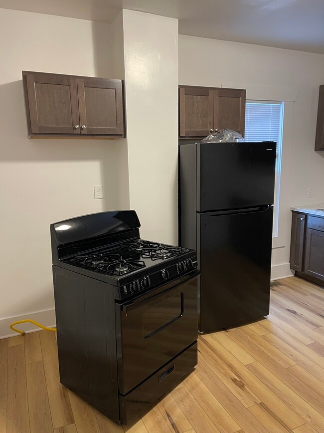 Kitchen - 738 Olympia St SW