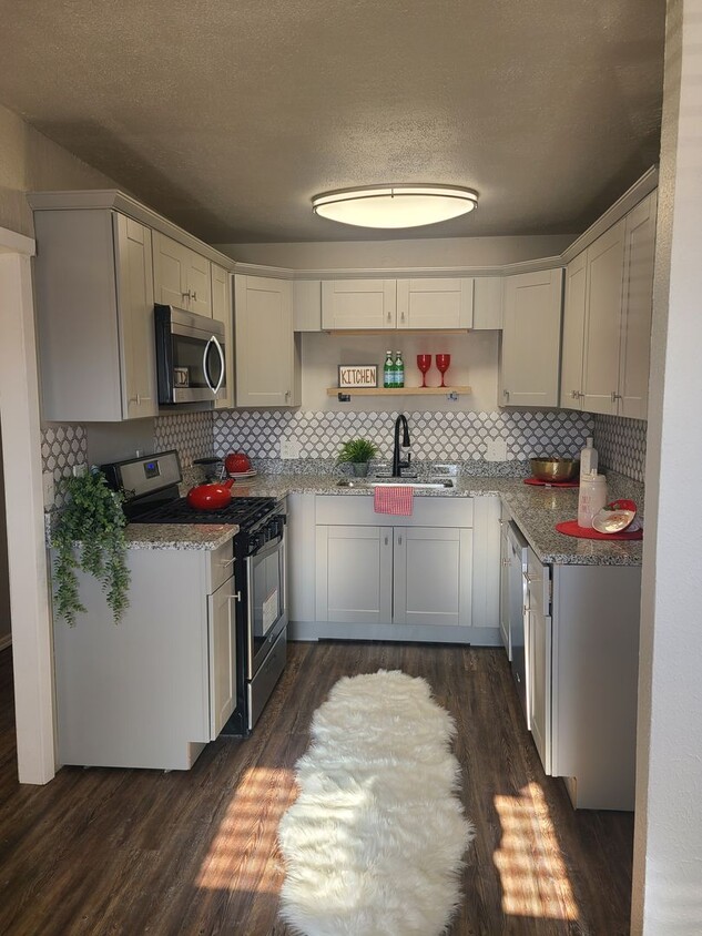 4 BED/1 bath in Moore Schools, garage con... - 4 BED/1 bath  in Moore Schools, garage con...