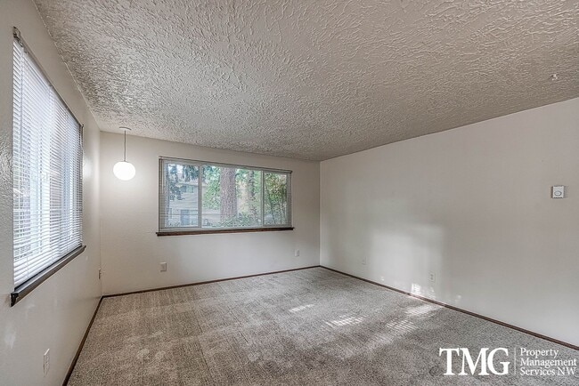 Foto del edificio - Charming Pet Friendly 2BR Condo with a Garage!