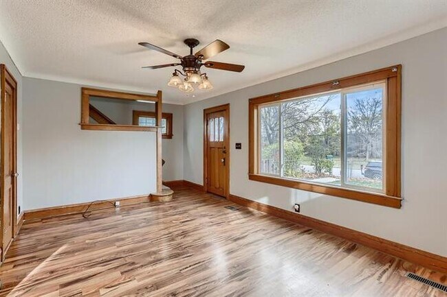 Building Photo - 3947 Unity Avenue N, Robbinsdale, MN, 55422