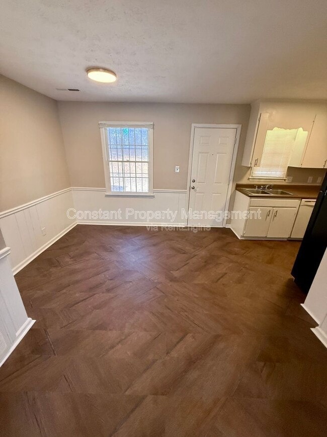 Building Photo - 1880 Clinton Rd