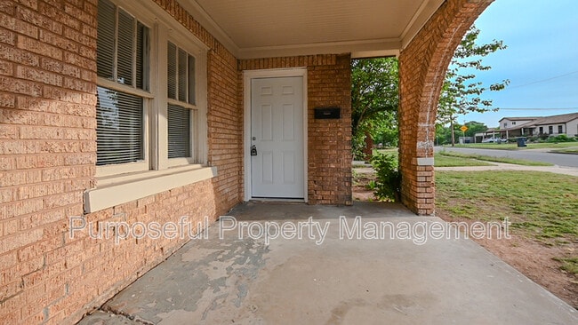 Photo - 2201 Glen Ellyn St House