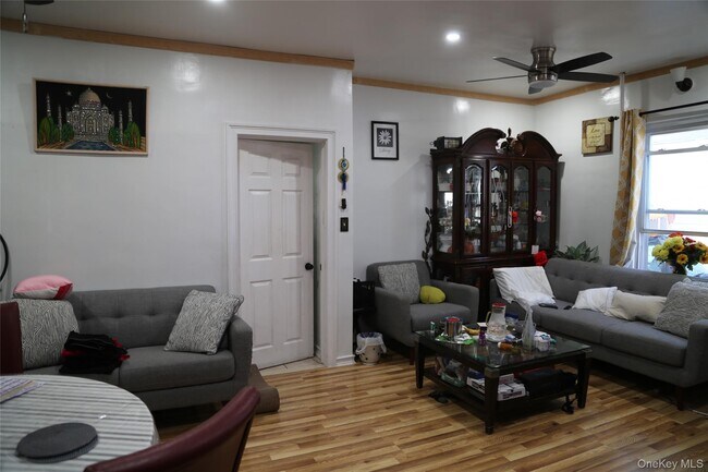 Foto del edificio - 93-07 123rd St