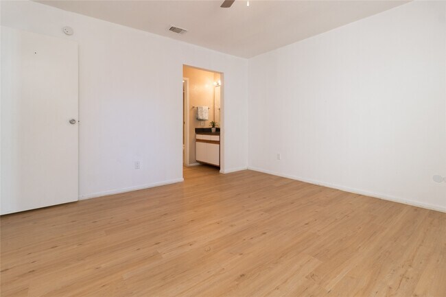 Foto del edificio - 9707 Richmond Ave.
