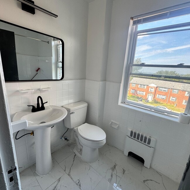 Foto del edificio - 2028 Lorraine Rd