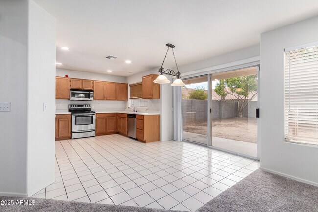 Foto del edificio - 100 N Bradley Dr