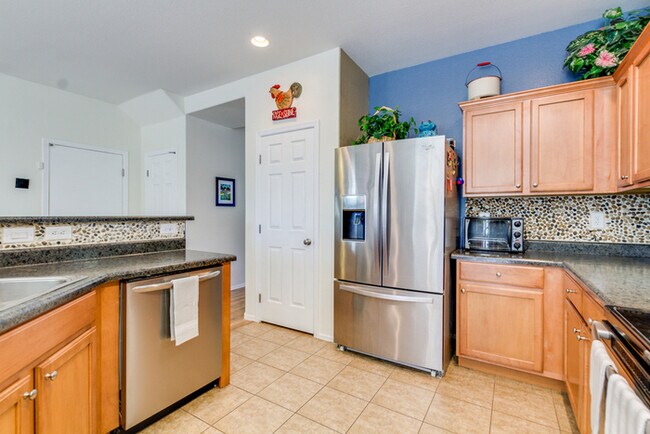 Foto del edificio - Beautiful 4-Bedroom Home For Rent in Queen...