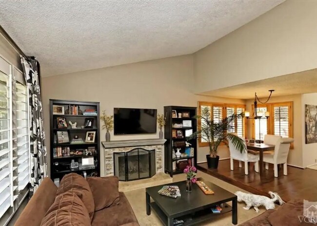 Foto del edificio - 843 Holbrook Ave