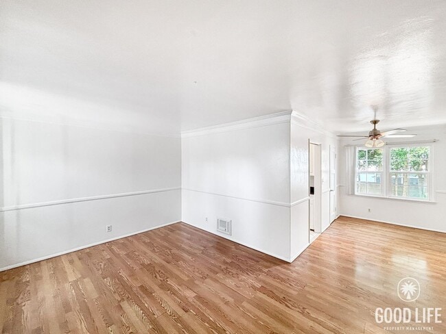 Building Photo - Adorable 2 bedroom, 1 bathroom condo locat...