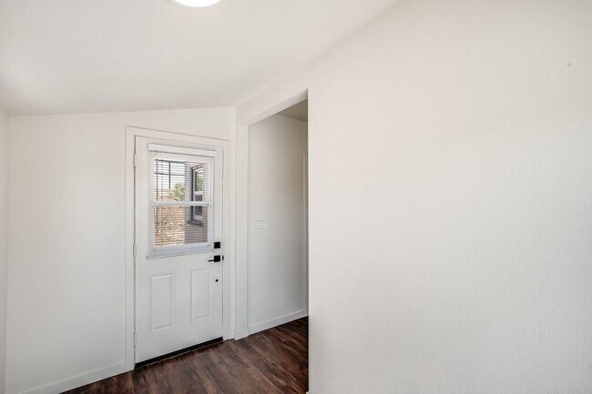 Building Photo - 2 bed/1 bath Luxury Casita, Age Restrict f...