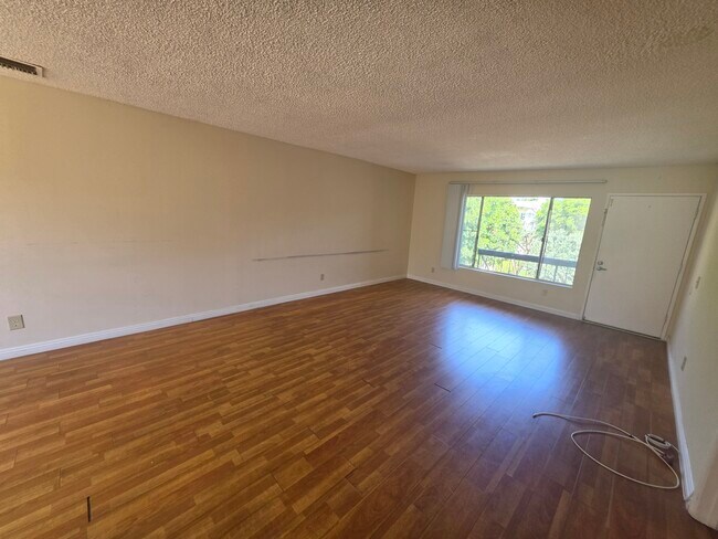 Foto del edificio - 5055 Coldwater Canyon Ave