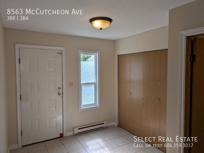 Photo du bâtiment - 8563 McCutcheon Ave