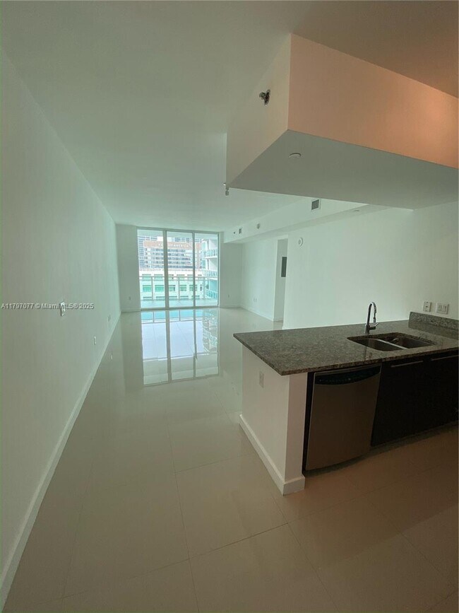 Building Photo - 951 Brickell Ave