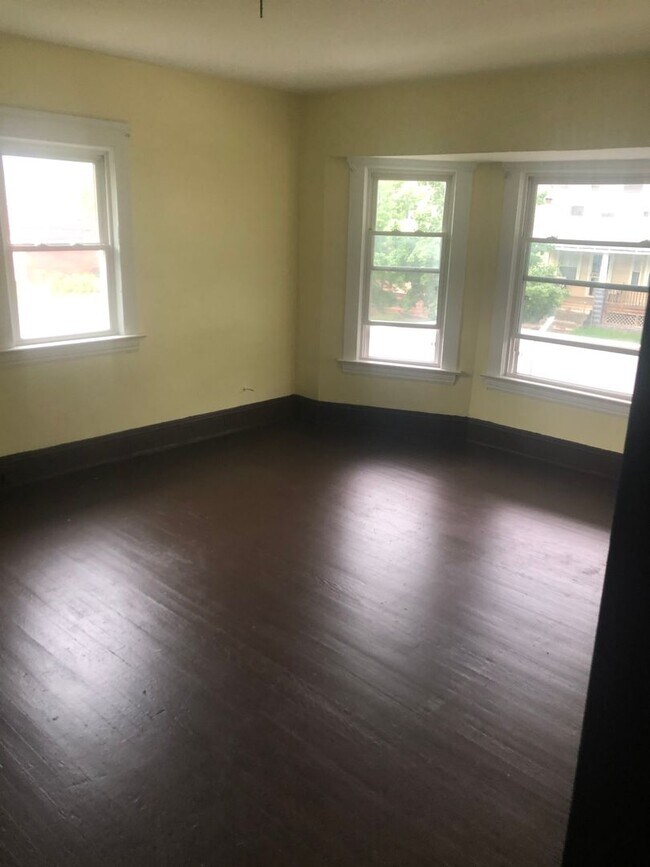 Foto del edificio - 2624 E 114th St