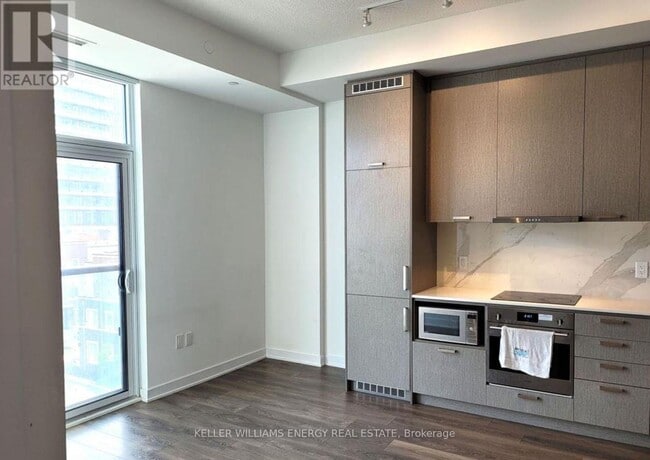 Building Photo - 10-510 Honeycrisp Cres