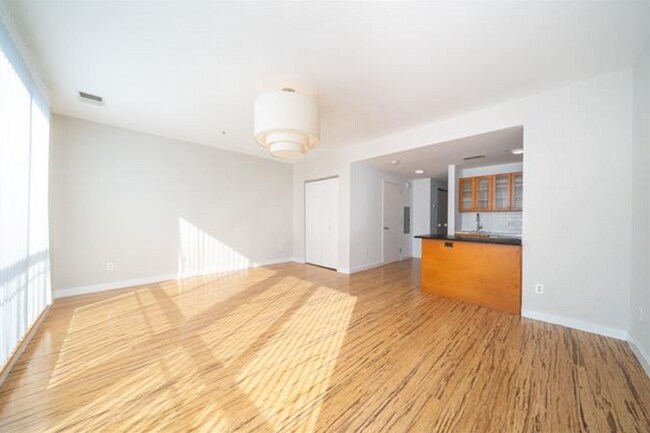 Foto del edificio - 222 Montgomery St