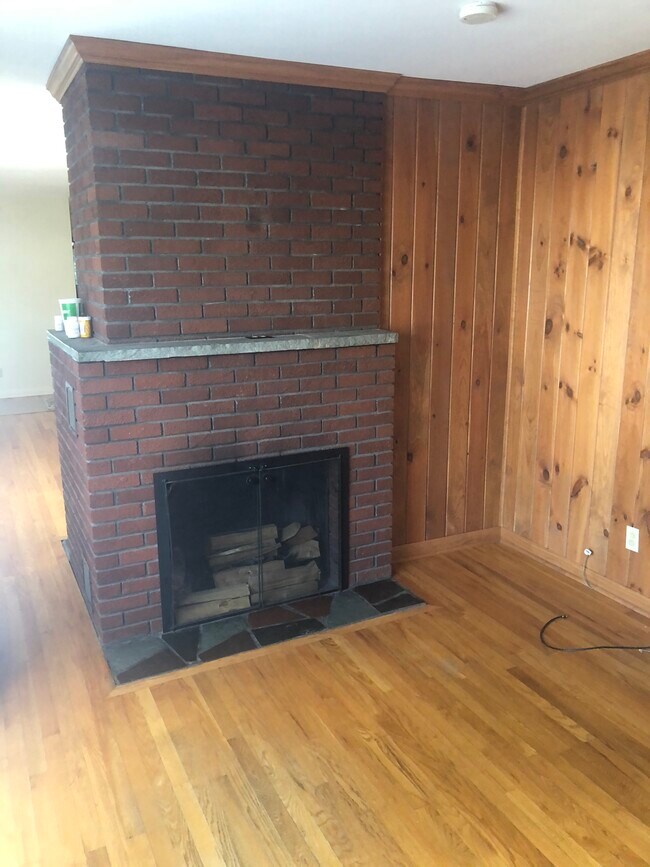 Den With fireplace # 2 - 955 Meadowbrook Dr