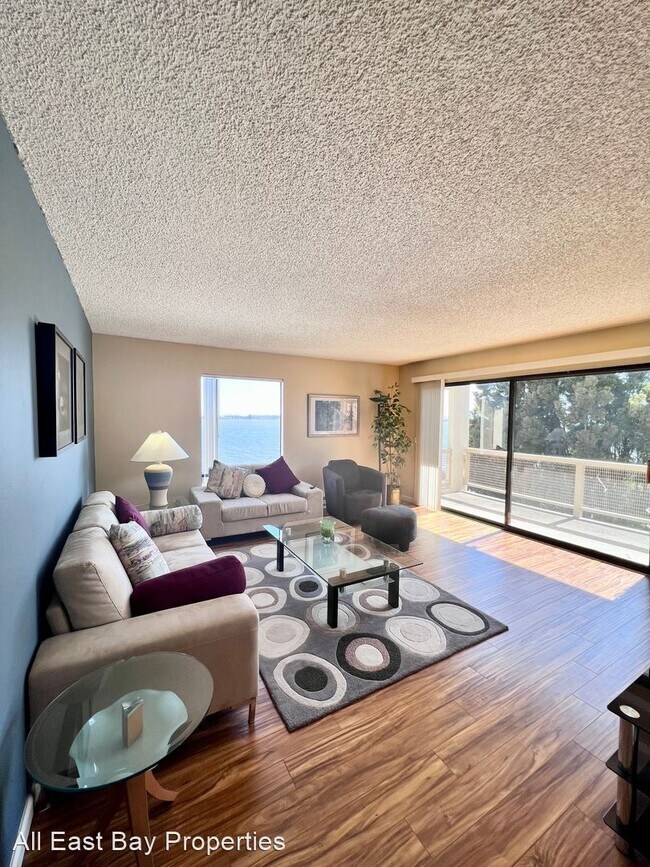 Building Photo - 1 br, 1 bath House - 2 Admiral Dr. #371