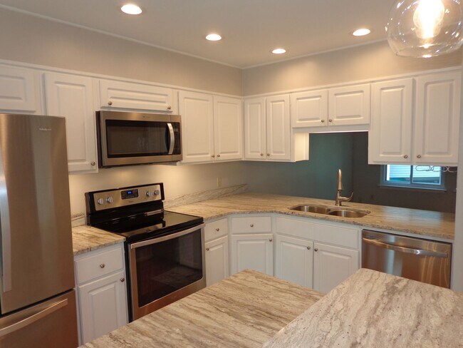 Building Photo - Shadowlawn - Shadow Cove Condominiums