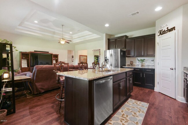 Building Photo - 10861 Chapelwood Dr