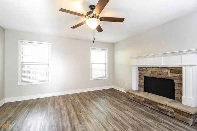 Building Photo - 1405 Greenridge Way
