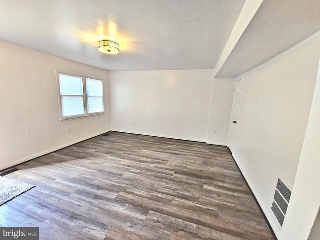 Foto del edificio - 14632 Earlham Ct