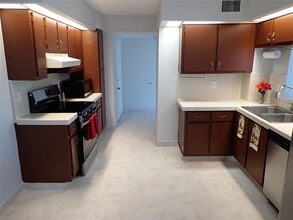 Building Photo - 106 Lake Emerald Dr
