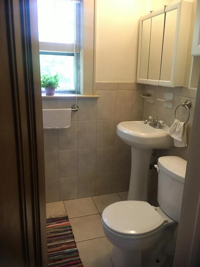 Foto del edificio - 81 Tooker Ave