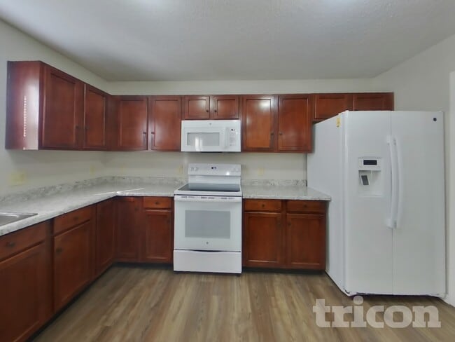 Foto del edificio - 824 Streamside Dr