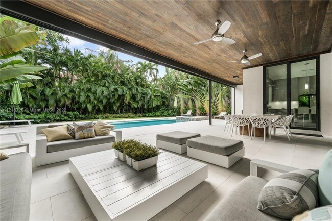 Building Photo - 4060 Woodridge Rd