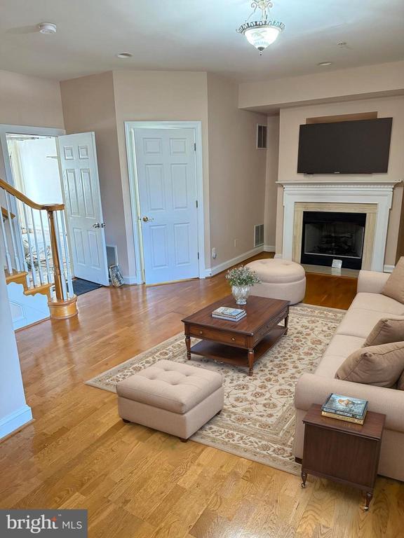 Foto del edificio - 1326 Lessard Ln