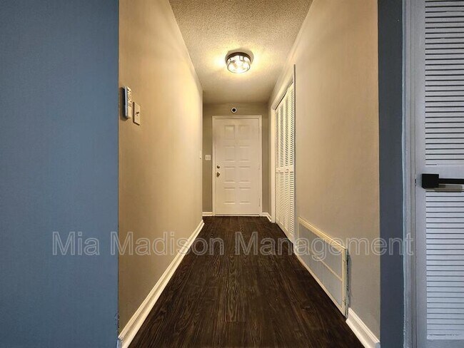 Foto del edificio - 1531 Marcy Cir