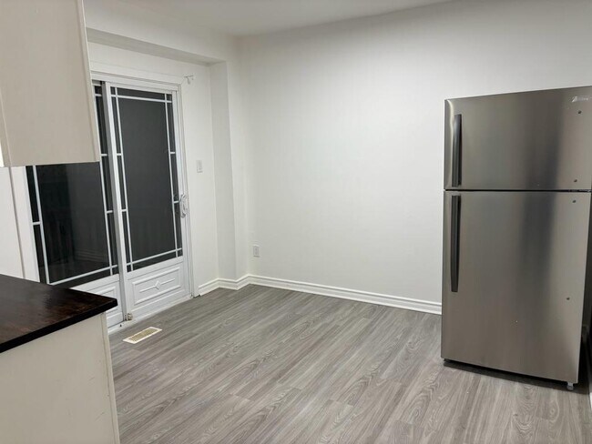 Building Photo - 969 Renfrew Crt