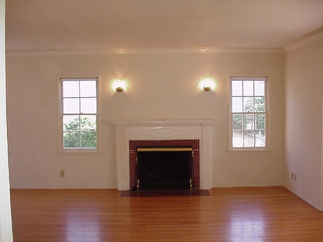Building Photo - 2518 Catherine Rd