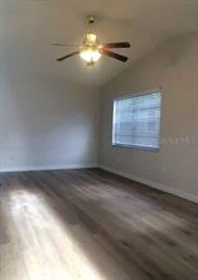 Foto del edificio - 2419 Cedar Ave