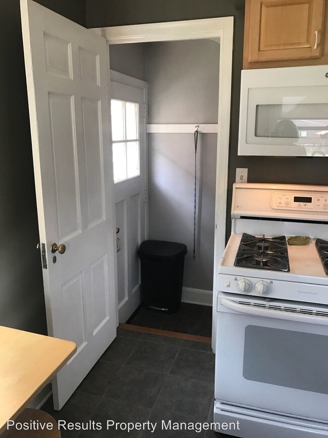 Building Photo - 3 br, 1 bath House - 311 N Rockford Ave