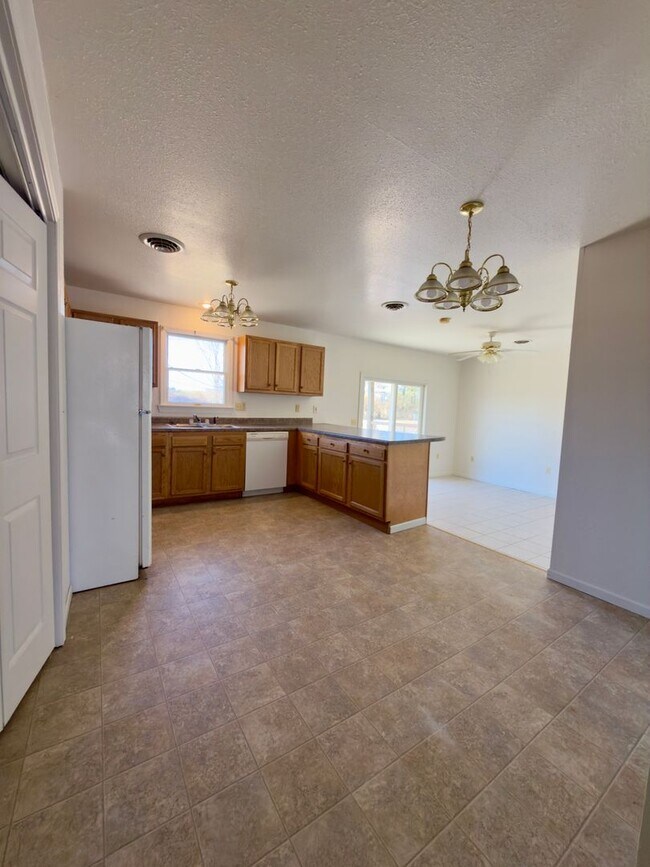 Building Photo - 1555-MF2-E4