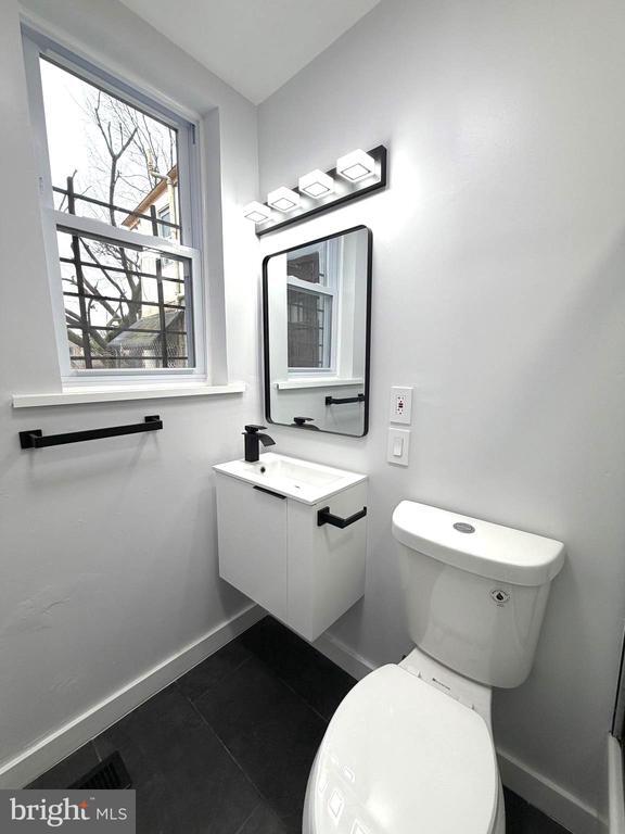 Building Photo - 330 N 2nd St