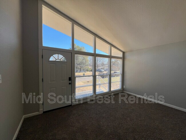 Foto del edificio - 4613 Newton Dr