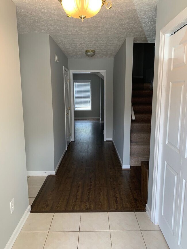 Foto del edificio - Donahue Crossing Three Bedroom Townhome