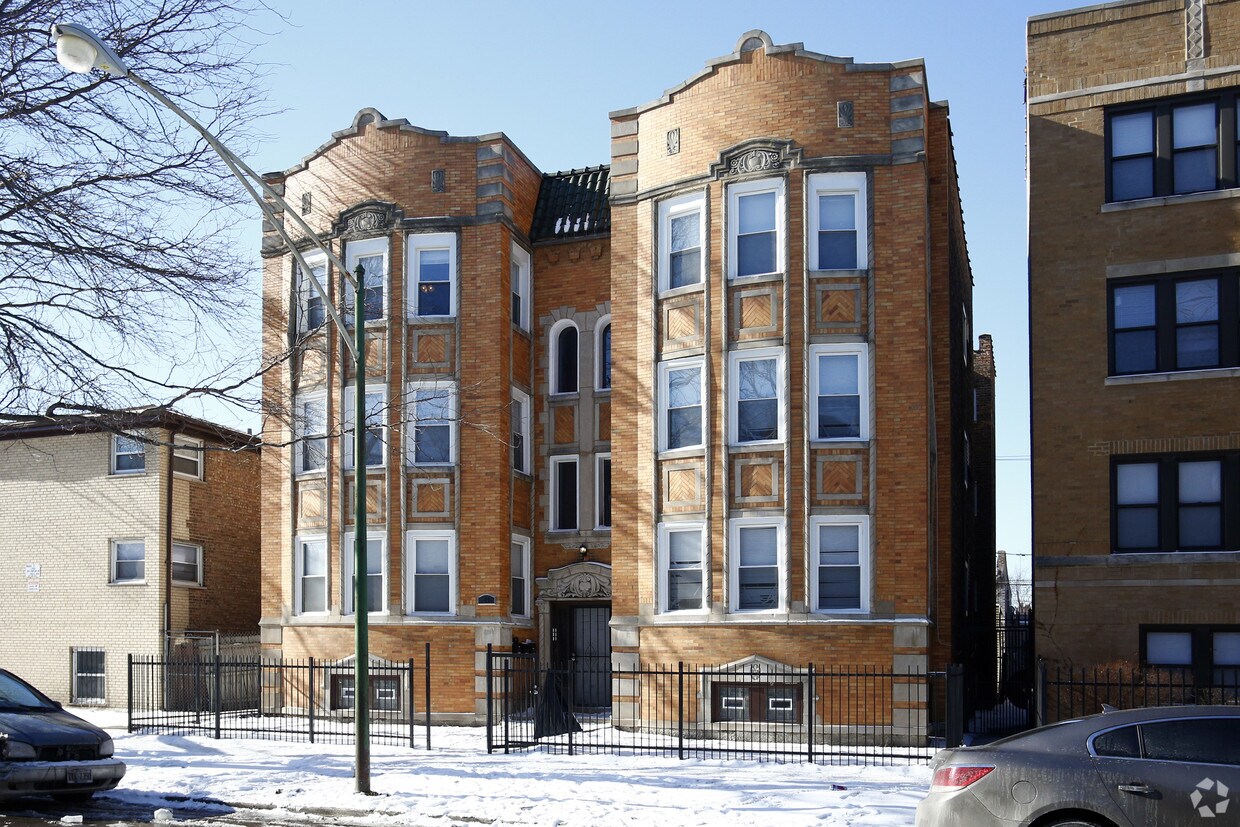 Foto principal - 8246 S Maryland St