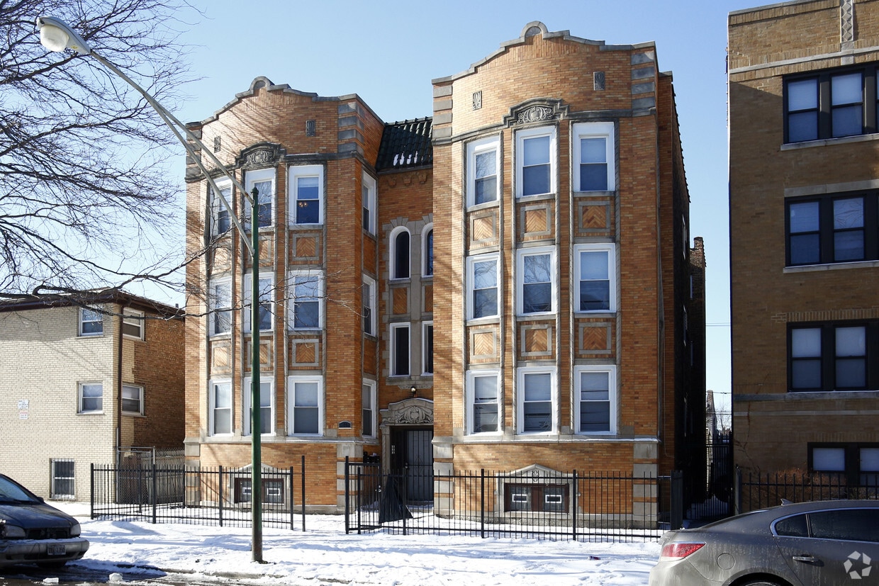 Primary Photo - 8246 S Maryland St