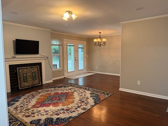 Sala de estar y comedor. - 226 Hillsboro Pl