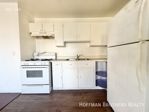 Building Photo - 235 S Mariposa Ave