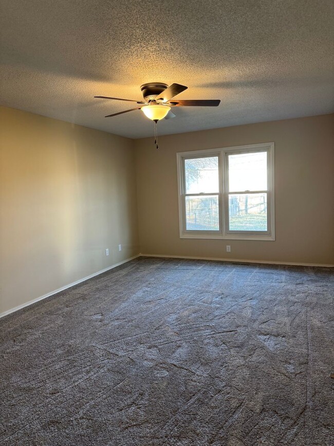 Foto del edificio - Lots of updates!  Southside 3 bedroom house