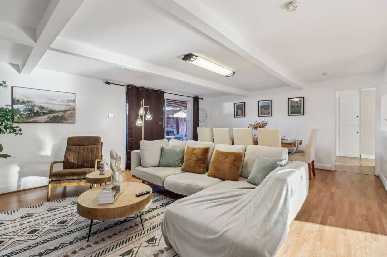 Foto principal - 609 Carlsbad St