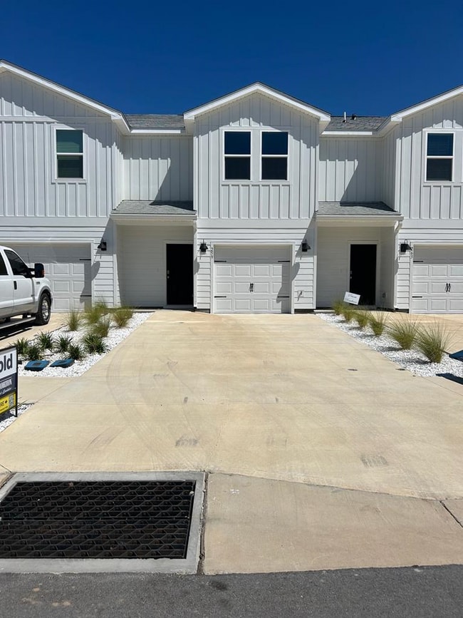 Building Photo - 396 Salt Creek Lane